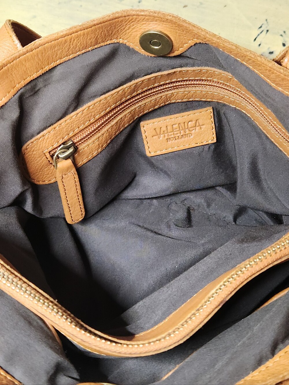 Vilenca Holland Genuine Tan Leather Convertible Crossbody Satchel Bag - Picture 9 of 13